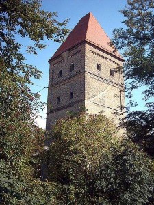 Titel: Der Turm des Augsburger Vogeltores
Foto: Peter Bubenik
Original-Datei: Der Turm des Augsburger Vogeltores
Lizenz: http://creativecommons.org/licenses/by-sa/3.0/deed.en